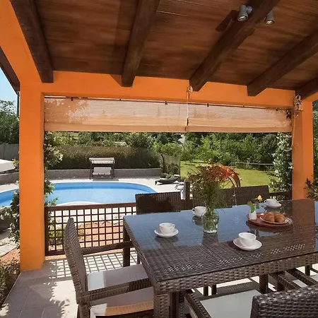 In With Sauna Karojba