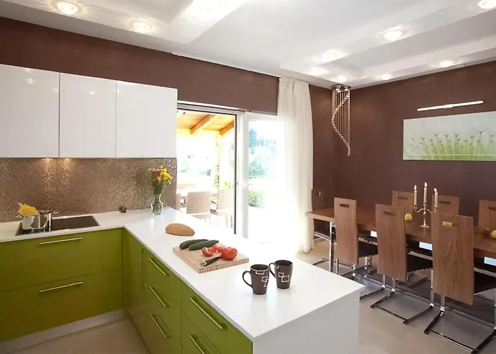 Feriehus In With Sauna Karojba