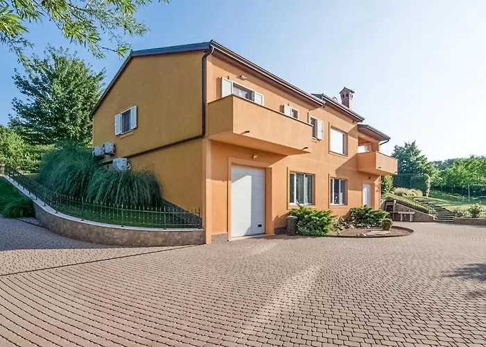 Feriehus In With Sauna Karojba